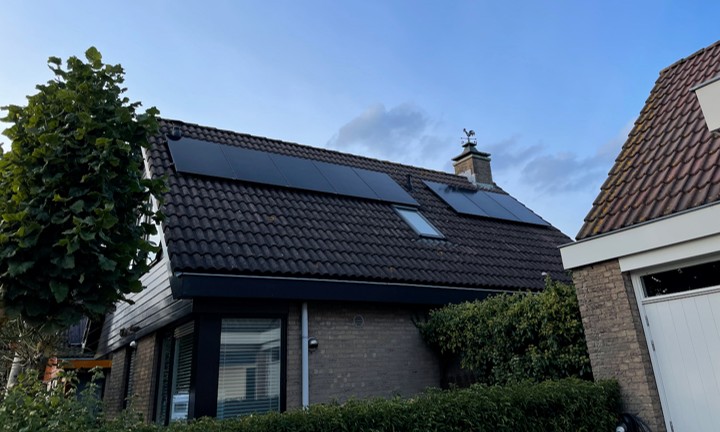 Zonnepanelen, thuisbatterij en EV-lader — Alblasserdam